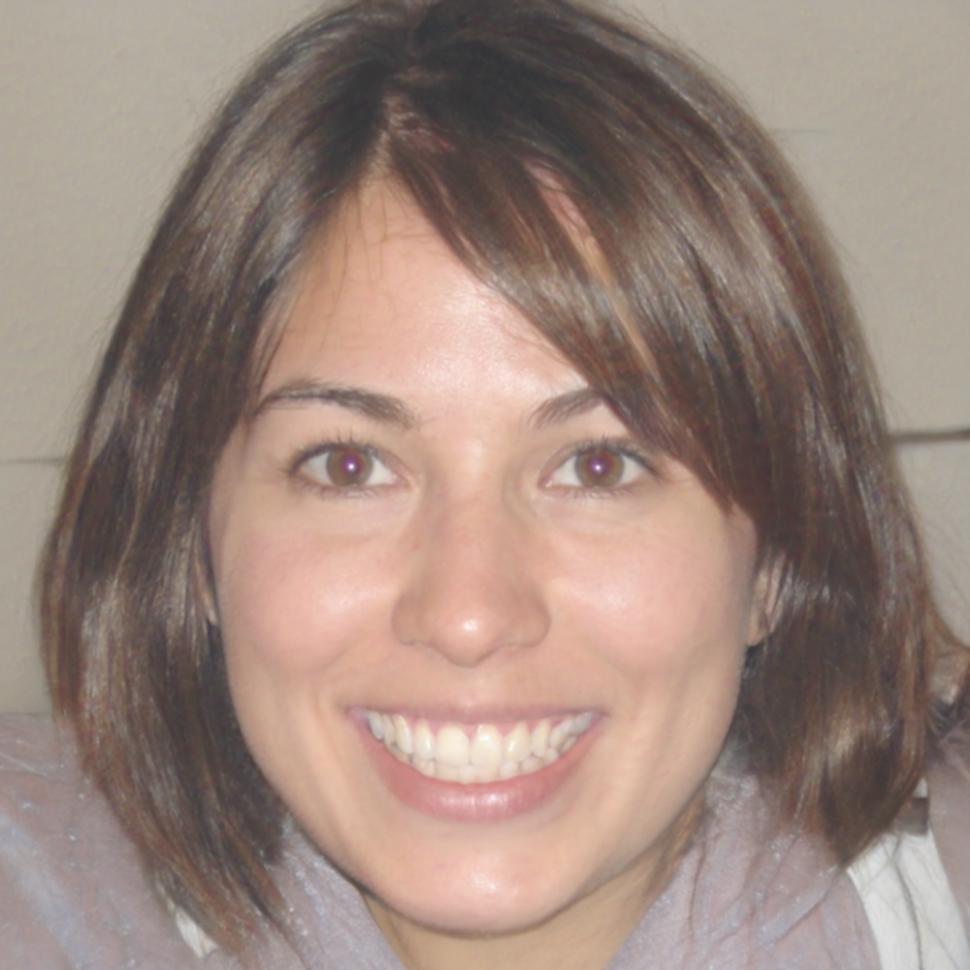 Dr. Sarah Mueller, Finanzanalystin